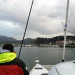 Die Anfahrt in den Hafen endet nur um Haaresbreite nicht in einer Katastrophe